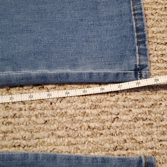 CB Royalty Womans Mid Rise Straight Jean, Size 6 - Picture 9 of 16